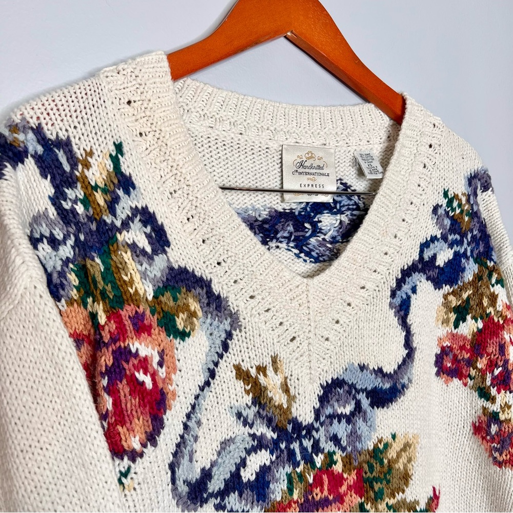 Express vintage coquette White V-Neck Sweater with Floral Pattern - Picture 5 of 13
